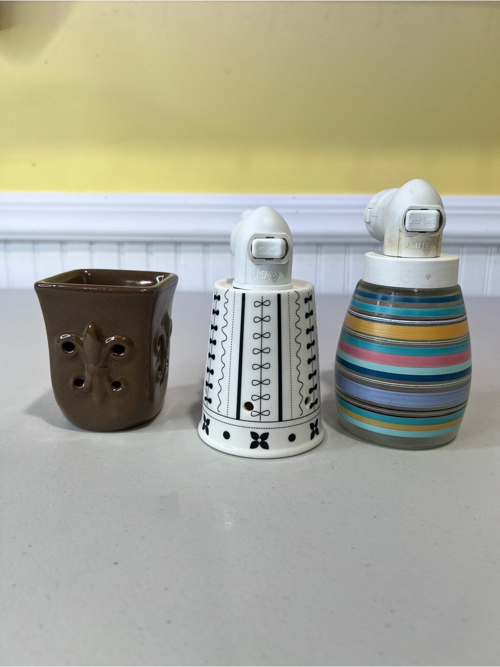 Scentsy Ceramic Wax Warmer Set in Brown, White, Multicolor Stripes